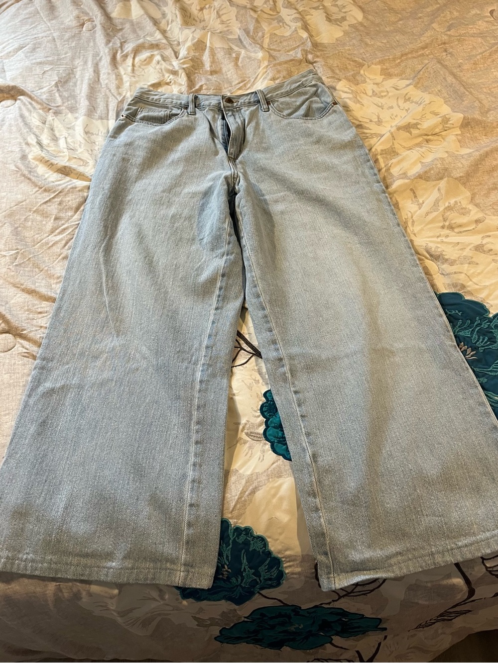 Universal Thread Light Blue Wide-Leg Jeans